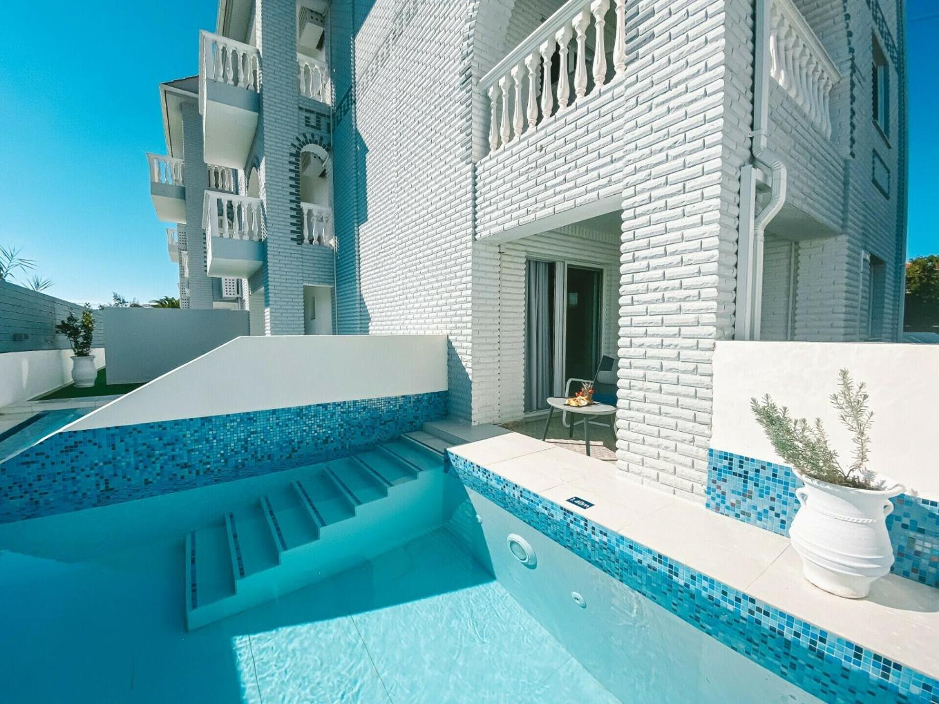 Master Suite Private Pool